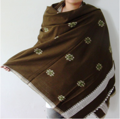 WOOLEN SHAWAL WITH BUTTA DESIGN