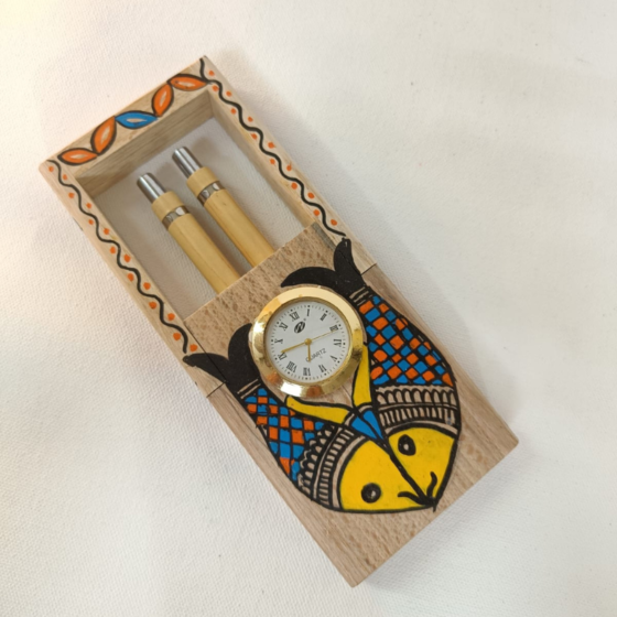 Double Fish Painting Pen Stand