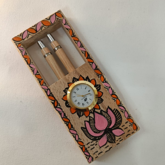 Lotus Painting pen stand