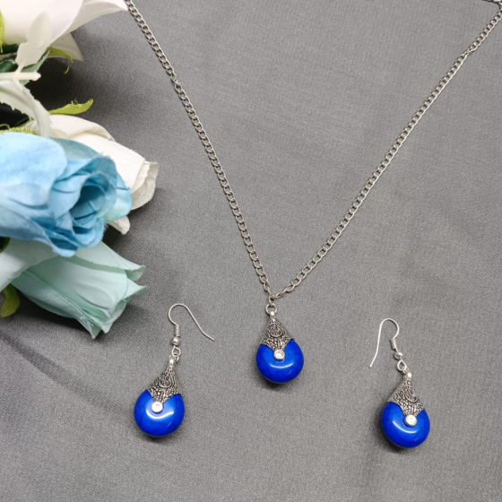 Handcrafted Silver & Royal Blue Gemstone Pendant Necklace Set