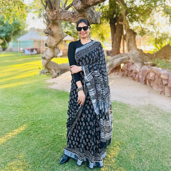 handblock-black-pure-linen-saree-blouse