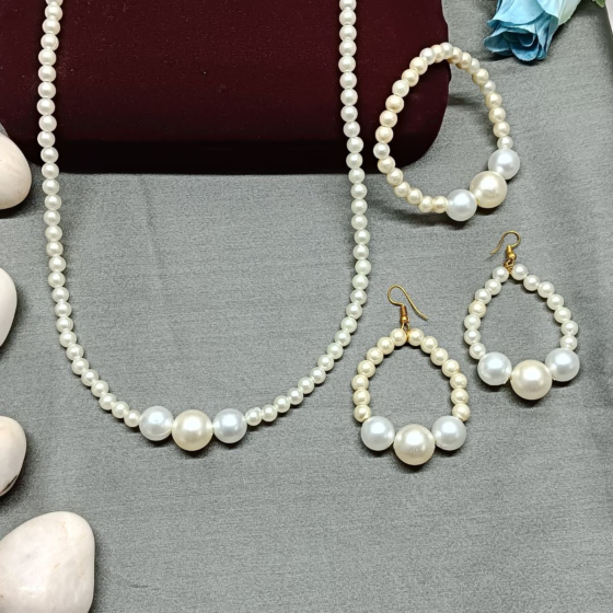 Handcrafted Pearl Necklace Set