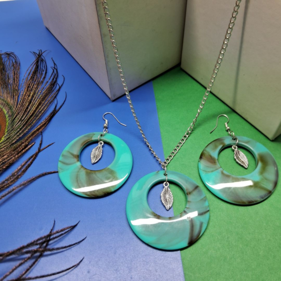 Handcrafted Turquoise Pendant Necklace Set