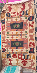 Hand-Woven Geometric Dhurrie Rug| Beige