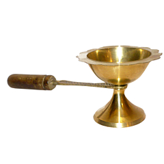 Brass Kapoor Divi with Handle Big KBH01689