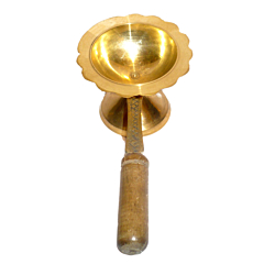 Brass Kapoor Divi with Handle Mid KBH01690