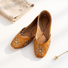 HAND MADE PUNJABI TILLA JUTTI