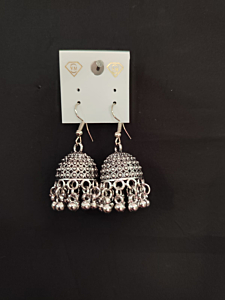 women treandy earrings 