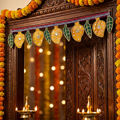 Handcrafted Mango and Leaves Velvet Toran