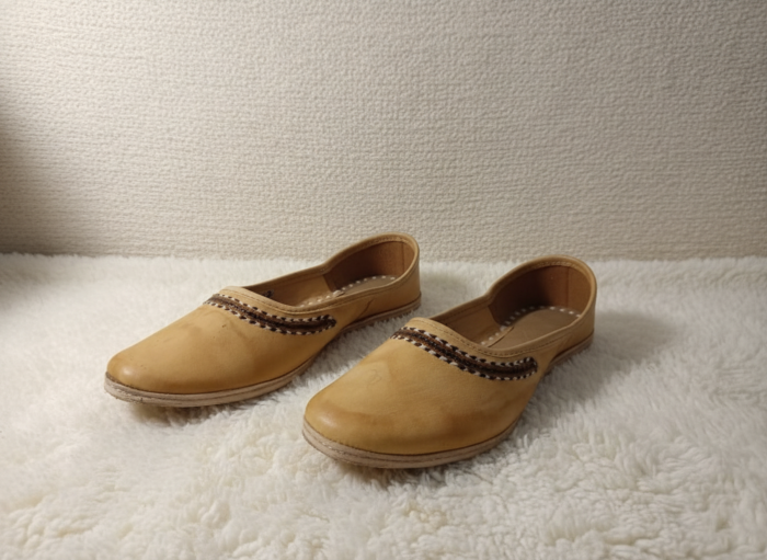 Elegant Off White Leather Womens Jutti