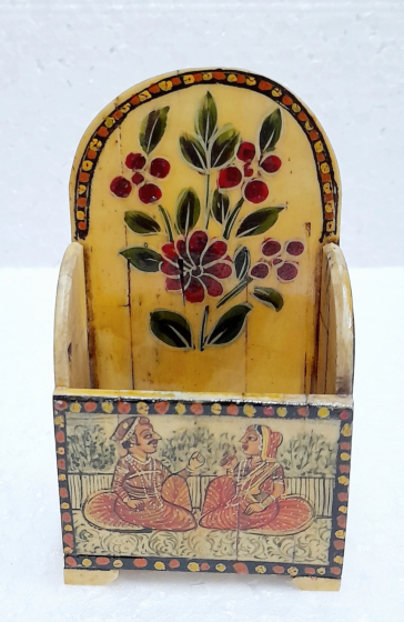 Handicrafted pen stand 