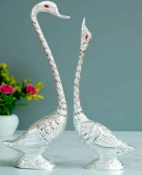 Handcrafted Metal Swan Pair