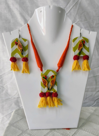 Handmade Bohemian Bloom Colorful Thread & Shell Necklace Set I Multicolour