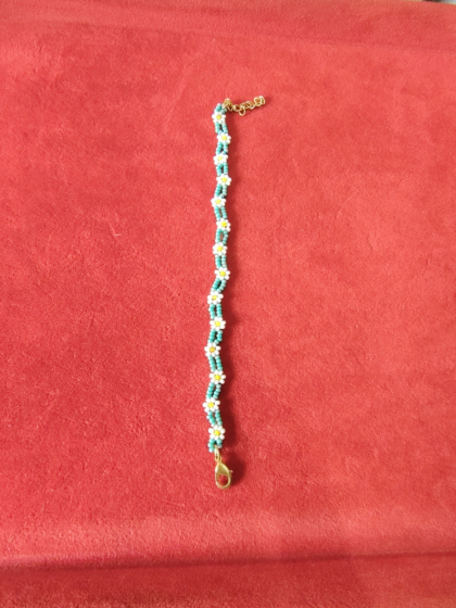 Bead Bracelet for Women with Flower Design