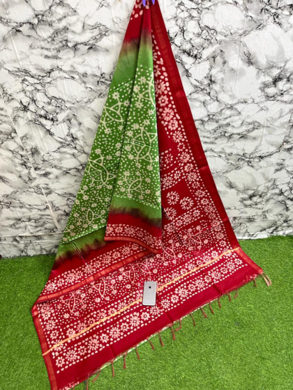 Kota Staple Batik Print Saree with Golden Zari Border & Blouse - Lightweight & Elegant