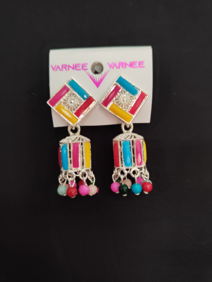 Women fasionable earrings 
