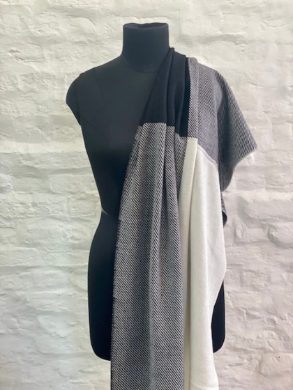 Box pattern textured lambswool stole