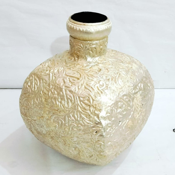 REGAL EMBOSSED IRON POT- SILVER FINISH