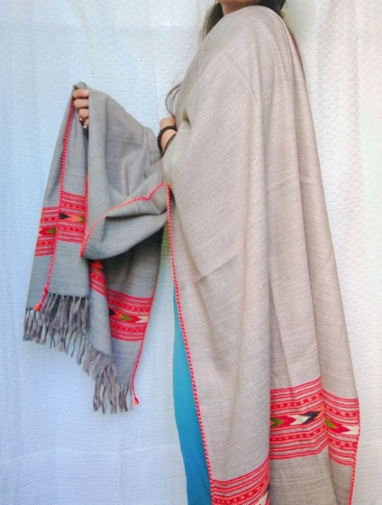 Kullu stoles one patti design.