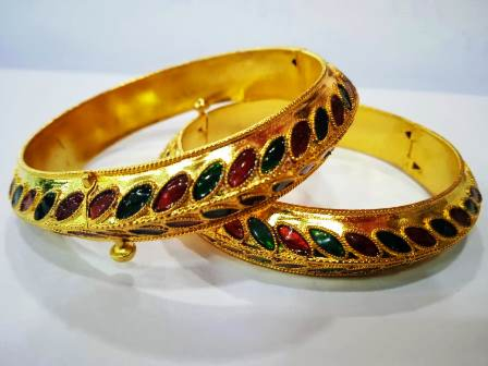 Women Gold Bangles & Bracelets