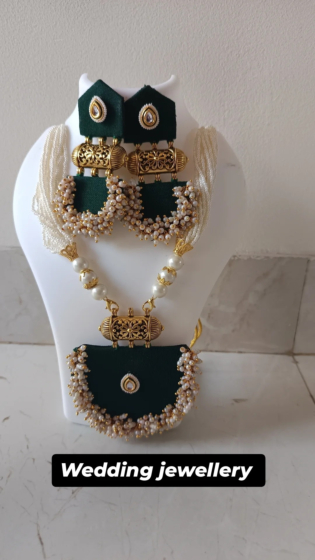 Traditional jewellery set with fine detailing 