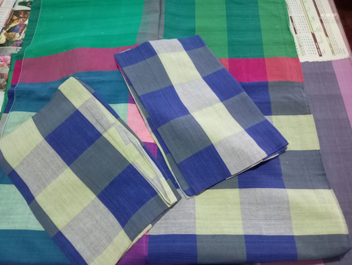 double bedsheet check pattern with pillow colour 